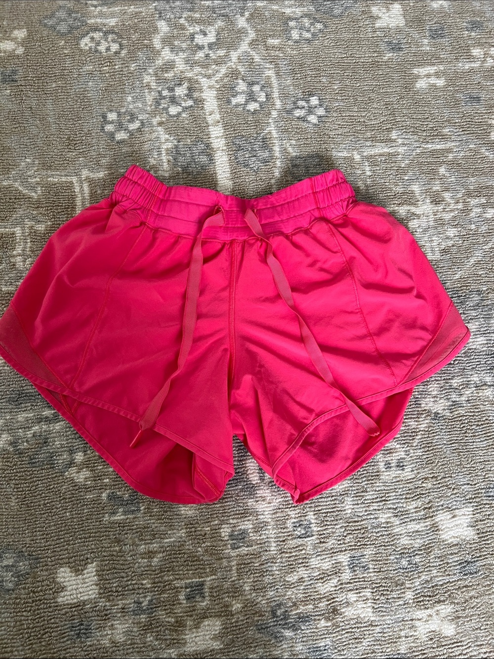 Lululemon Hotty Hot shorts 2.5 inseam Pink with Front drawstring size 4